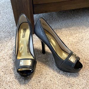 Women’s Michael Kors Heels/Stilettos - Black/Gold size 7.5